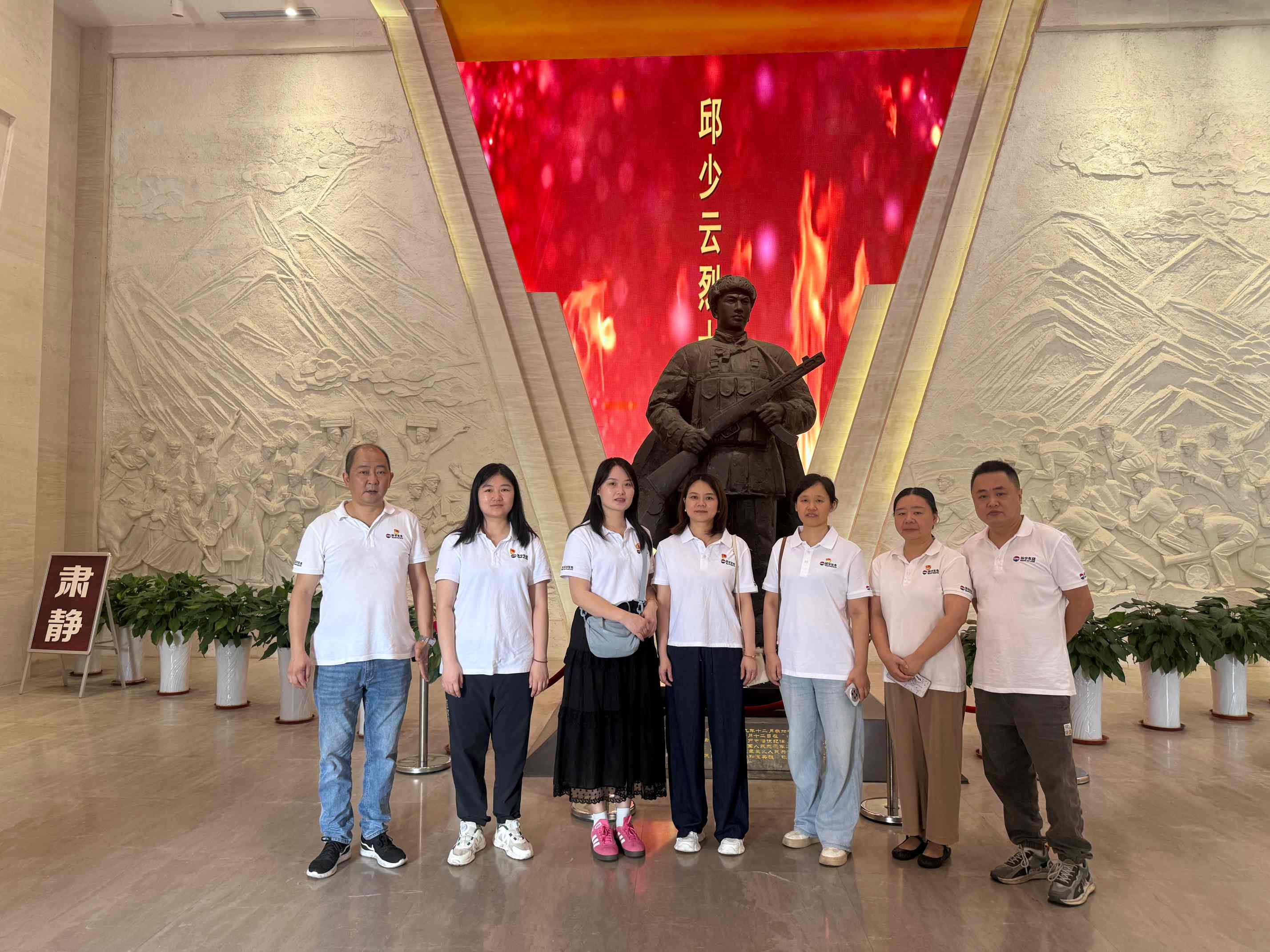 Study in the rain to realize the original intention and inherit the red spirit forever-Huanyu Party Branch carries out Tongliang Red Study Theme Party Day Activity