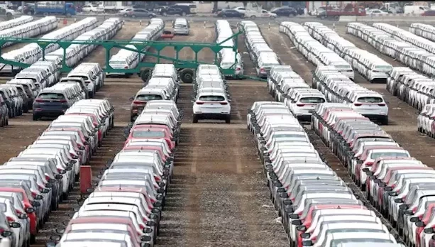 Car prices in Iran continue to soar: Imports are restricted, production is falling, and buying a car is becoming a 