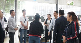 Leaders of the Municipal Commerce Commission and the inspection team of the Panzhihua Commerce Bureau visited Huanyu for inspection and study