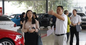 Yu Xiaoling, Director of the Consumption Department of the Municipal Commerce Commission, and his delegation visited Huanyu to inspect the integrity construction work