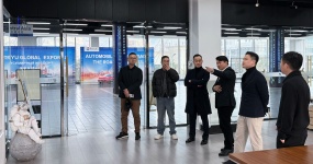 Shi Yunsheng, general manager of Tianjin Huatu Automobile, and his party visited Chongqing Huanyu Automobile to discuss cooperation matters in used car export