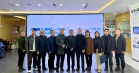 Huang Xin, Vice Chairman of Chongqing City Federation of Industry and Commerce, surveys used car export bases in China (Chongqing·Banan)