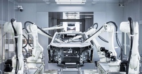 The government work report and the draft outline of the 15th Five-Year Plan put forward new requirements for the automobile industry