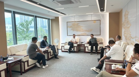 Ye Qi, Party Secretary of the Banan District Commerce Committee, went to China (Chongqing·Banan) used car export base for investigation and inspection